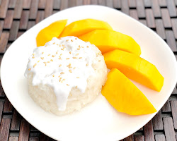 Khao Niew Mamuang (Mango Sticky Rice). A Sweet Guide to Thai Desserts