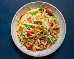 Som Tam (Green Papaya Salad) Thai dish. A Guide to Thai Cuisine