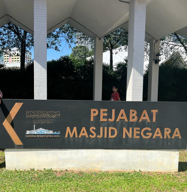 The National Mosque of Malaysia (Masjid Negara). Kuala Lumpur: The Heart of Malaysia