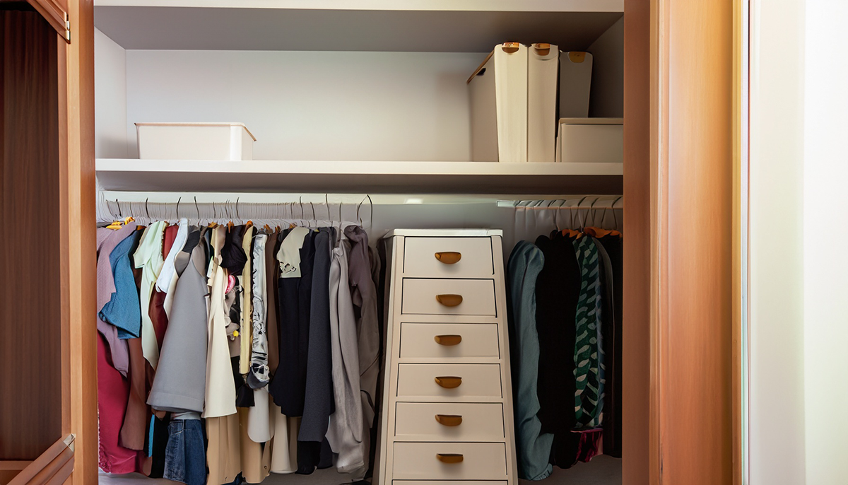 Organizing Your Closet: A Soothing and Calming Ritual